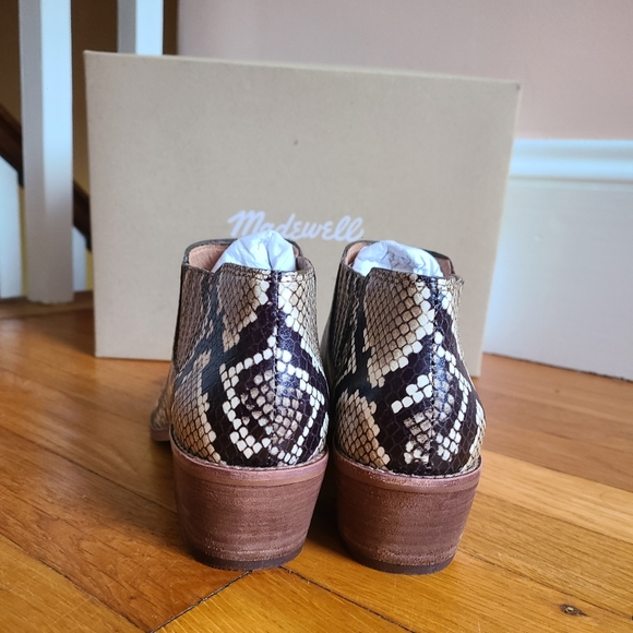 Madewell Sonia Low Leather Chelsea Boot - Picture 11 of 13